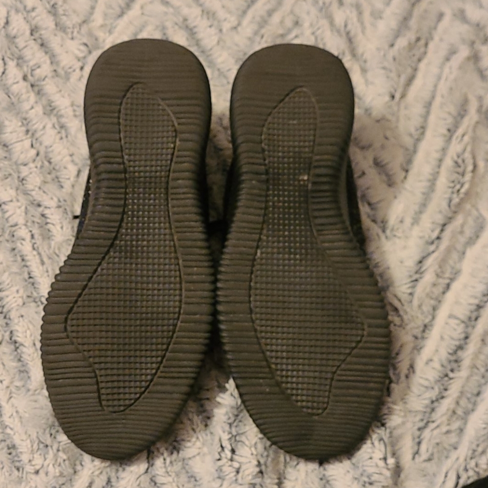 Shoes - Picture 2 of 5